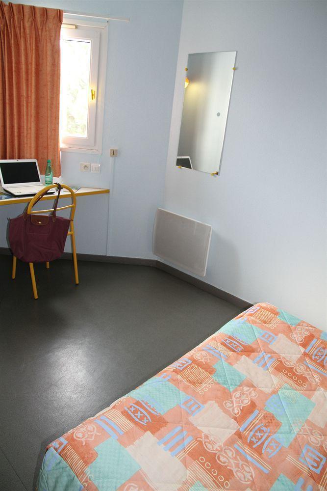 Europe Hotel Varennes-Vauzelles Bagian luar foto