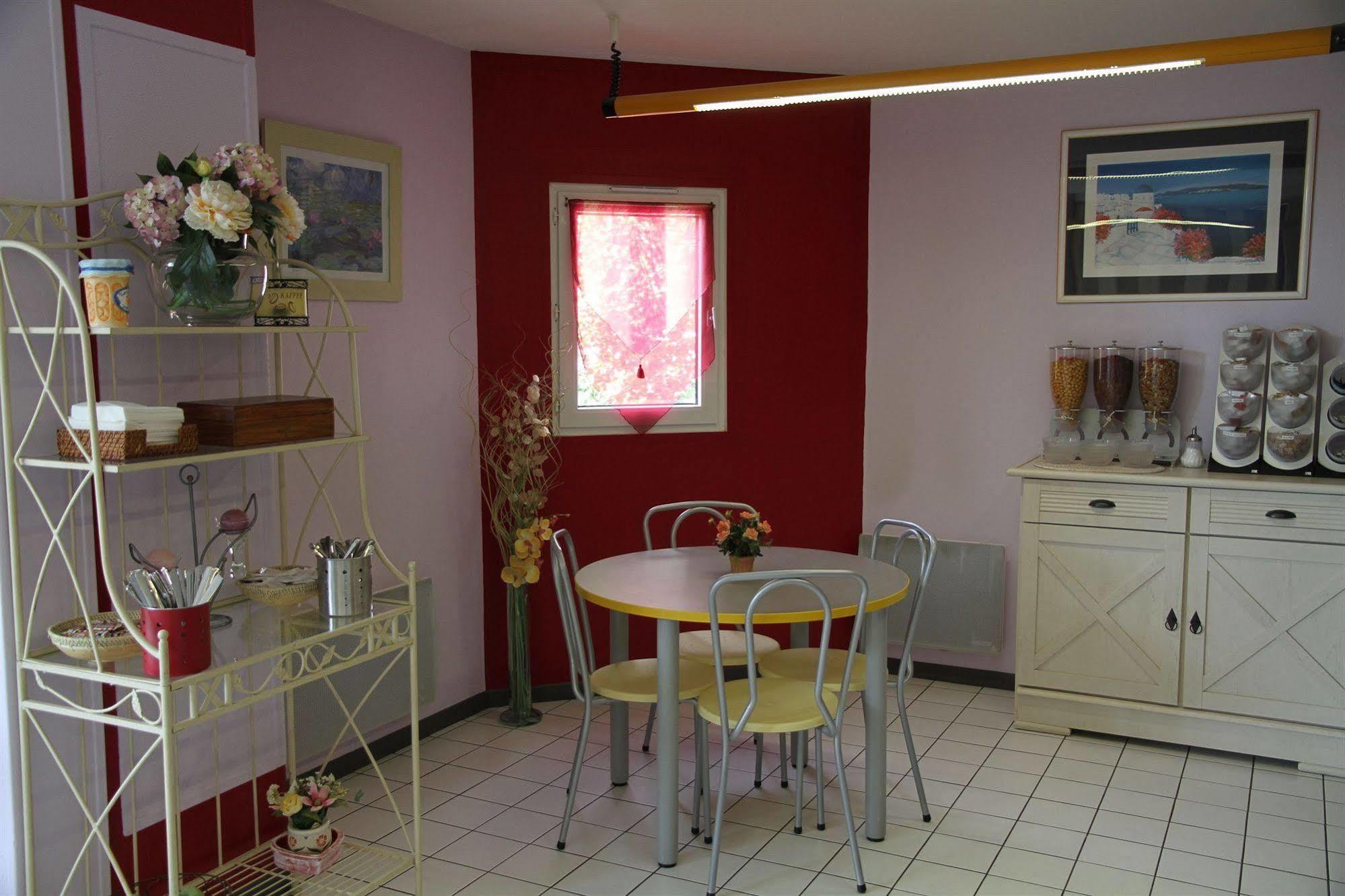 Europe Hotel Varennes-Vauzelles Bagian luar foto